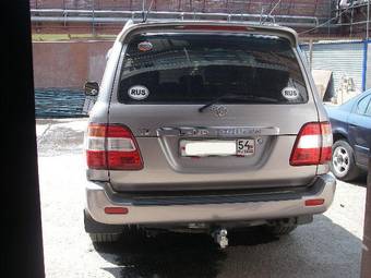 2004 Toyota Land Cruiser Photos