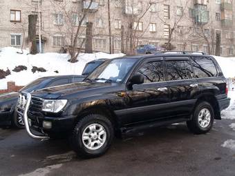 2004 Toyota Land Cruiser Pictures