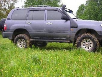 2004 Toyota Land Cruiser Pictures