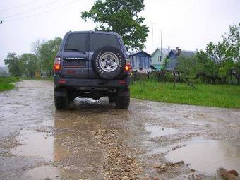 2004 Toyota Land Cruiser Pictures