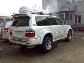 2004 Toyota Land Cruiser Pictures