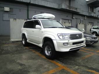 2004 Toyota Land Cruiser Photos