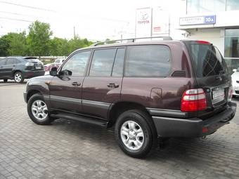 2004 Toyota Land Cruiser Pictures