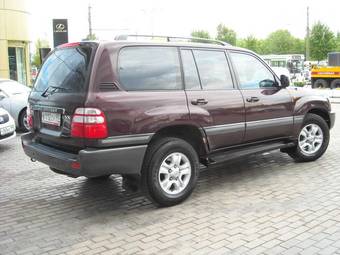 2004 Toyota Land Cruiser Photos