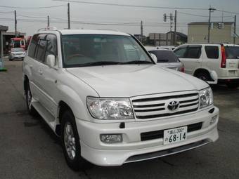 2004 Toyota Land Cruiser Photos