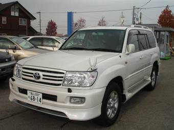 2004 Toyota Land Cruiser Pictures