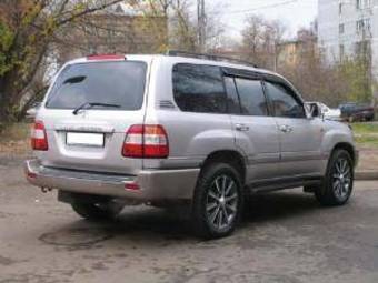 2004 Toyota Land Cruiser Photos