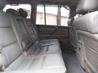 2004 Toyota Land Cruiser Pictures