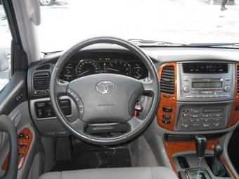 2004 Toyota Land Cruiser Images