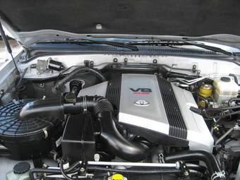 2004 Toyota Land Cruiser Pictures