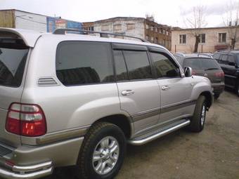 2004 Toyota Land Cruiser Pictures