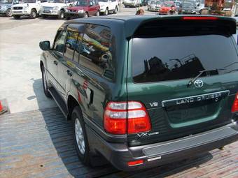 2004 Toyota Land Cruiser Photos