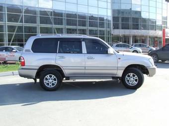 2004 Toyota Land Cruiser Pictures