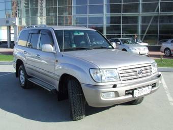 2004 Toyota Land Cruiser Pics