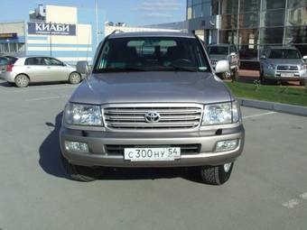2004 Toyota Land Cruiser Pictures
