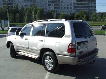 2004 Toyota Land Cruiser Pictures