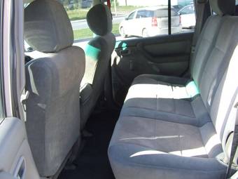 2004 Toyota Land Cruiser Photos