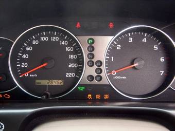 2004 Toyota Land Cruiser Pictures