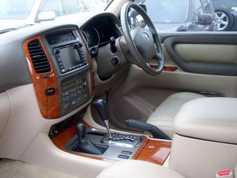 2004 Toyota Land Cruiser Pics