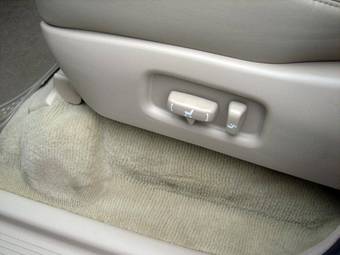 2004 Toyota Land Cruiser Pictures