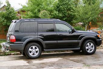 2004 Toyota Land Cruiser Pictures