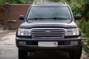 2004 Toyota Land Cruiser Pictures