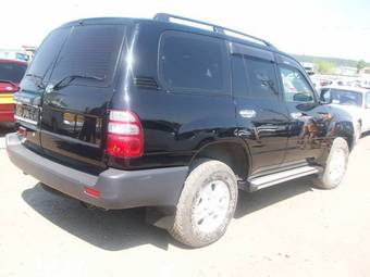2004 Toyota Land Cruiser Photos