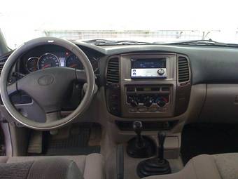 2004 Toyota Land Cruiser Photos