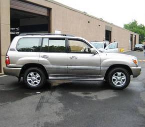 2004 Toyota Land Cruiser Photos