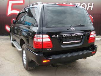 2004 Toyota Land Cruiser Photos