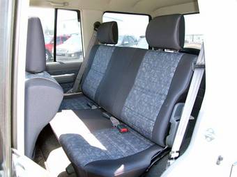 2004 Toyota Land Cruiser Pictures