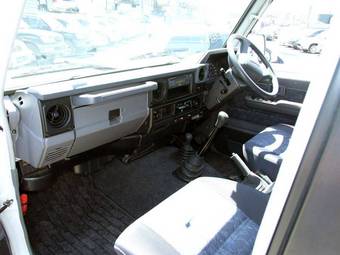 2004 Toyota Land Cruiser Pics
