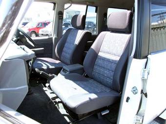 2004 Toyota Land Cruiser Pictures