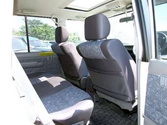 2004 Toyota Land Cruiser Pictures
