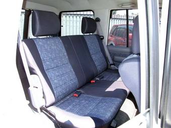 2004 Toyota Land Cruiser Photos