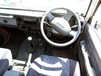 2004 Toyota Land Cruiser Photos