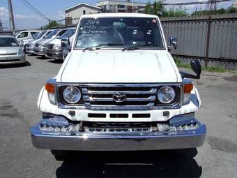 2004 Toyota Land Cruiser Pictures