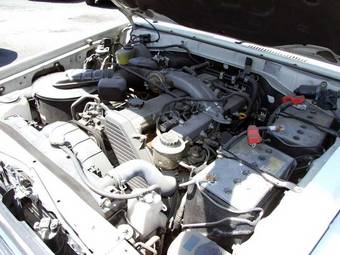 2004 Toyota Land Cruiser Images
