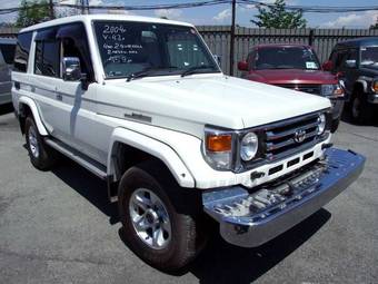 2004 Toyota Land Cruiser Photos