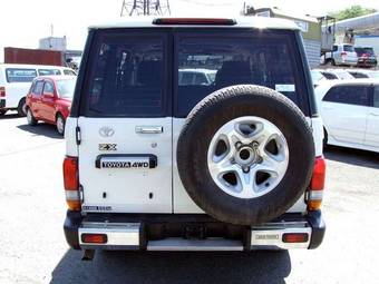 2004 Toyota Land Cruiser Photos