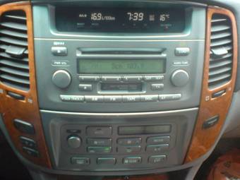 2004 Toyota Land Cruiser Pictures