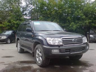 2004 Toyota Land Cruiser Photos