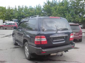 2004 Toyota Land Cruiser Photos