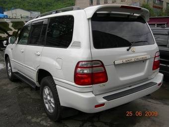 2004 Toyota Land Cruiser Pictures