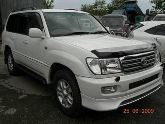 2004 Toyota Land Cruiser Photos