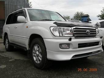 2004 Toyota Land Cruiser Pictures