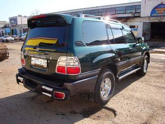 2004 Toyota Land Cruiser Photos