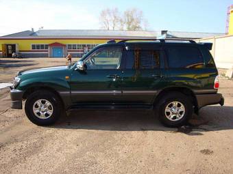 2004 Toyota Land Cruiser Pictures