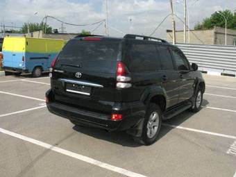 2004 Toyota Land Cruiser Pictures