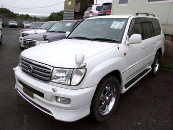 2004 Toyota Land Cruiser Pictures